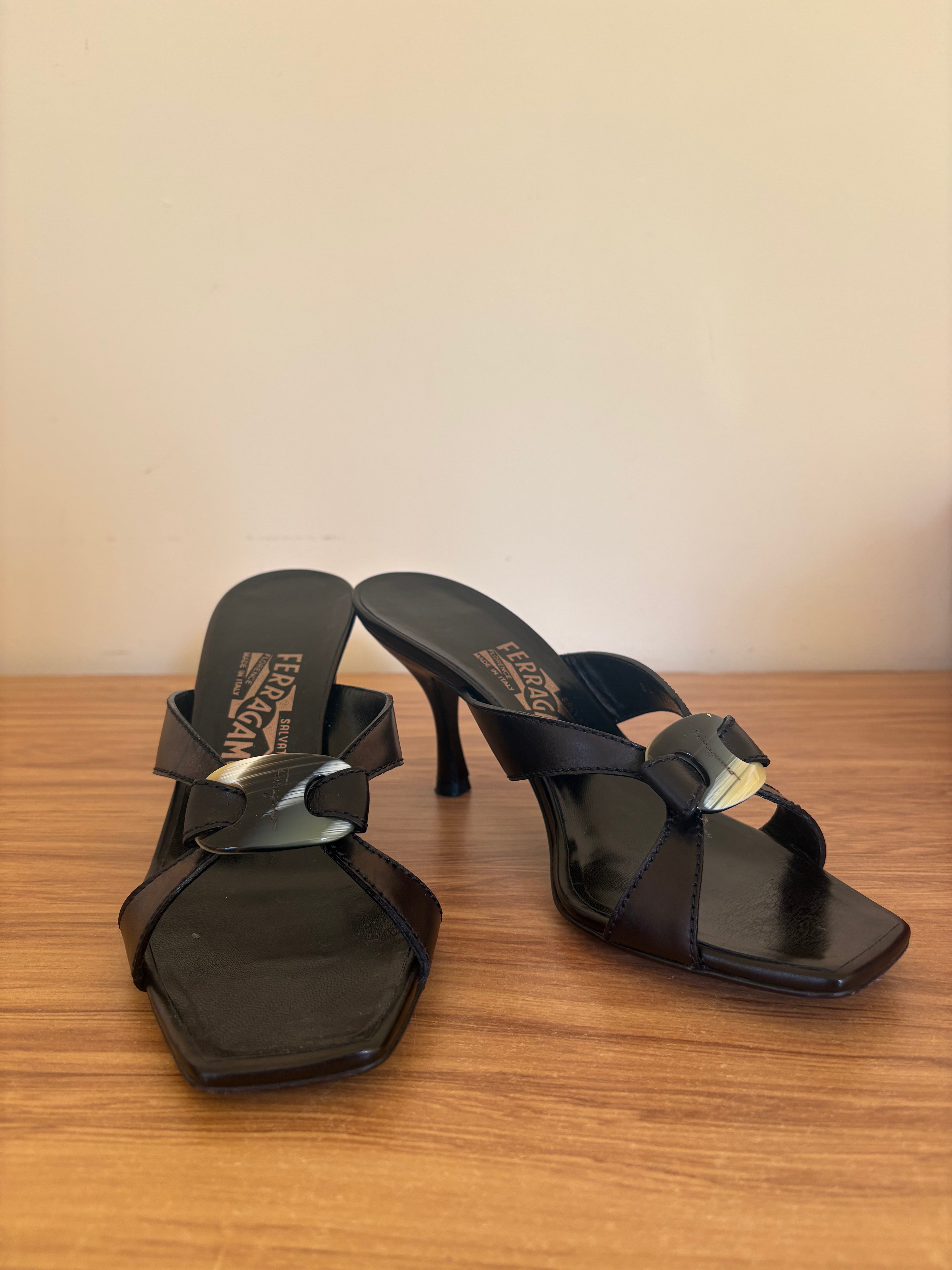 Salvatore Ferragamo Tahiti leather mules (37.5)