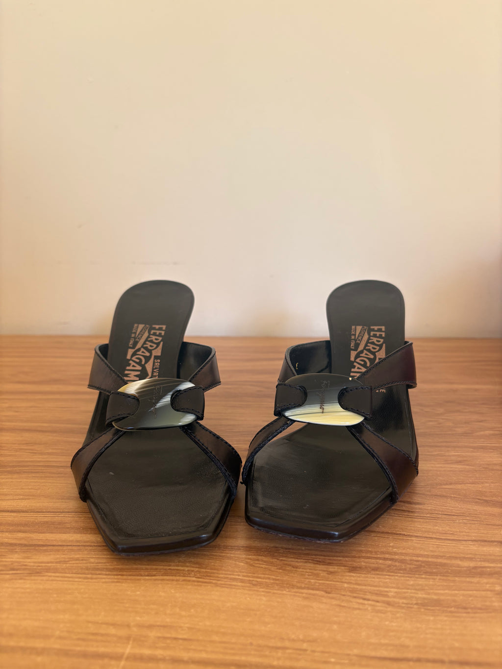 Salvatore Ferragamo Tahiti leather mules (37.5)