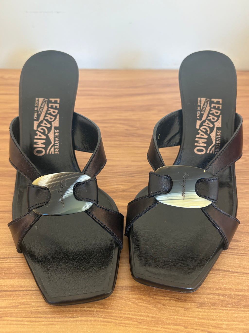 Salvatore Ferragamo Tahiti leather mules (37.5)