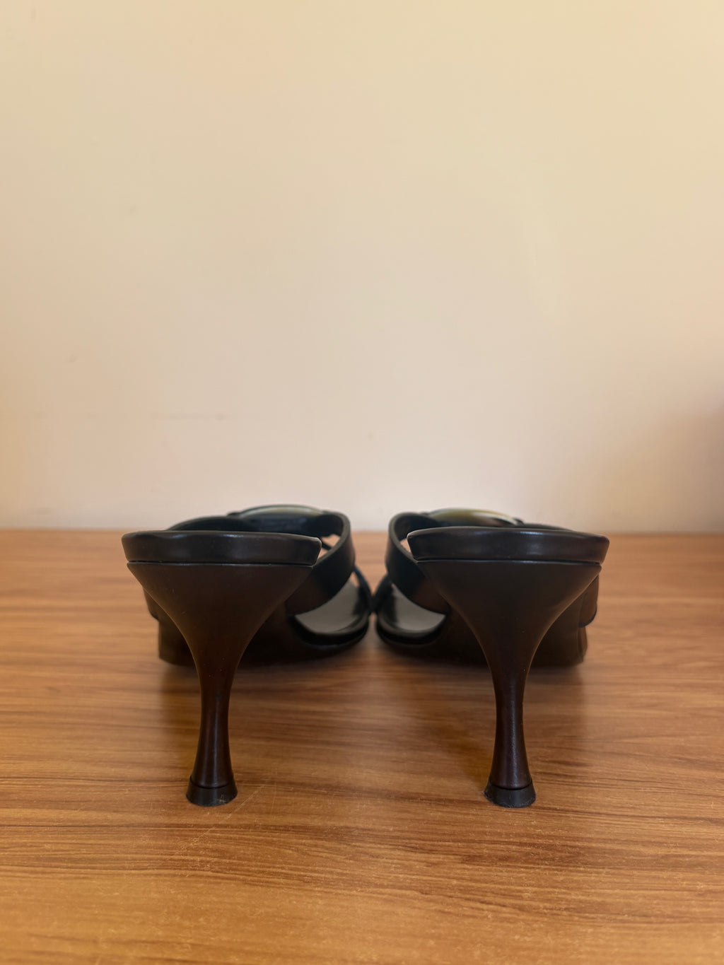 Salvatore Ferragamo Tahiti leather mules (37.5)