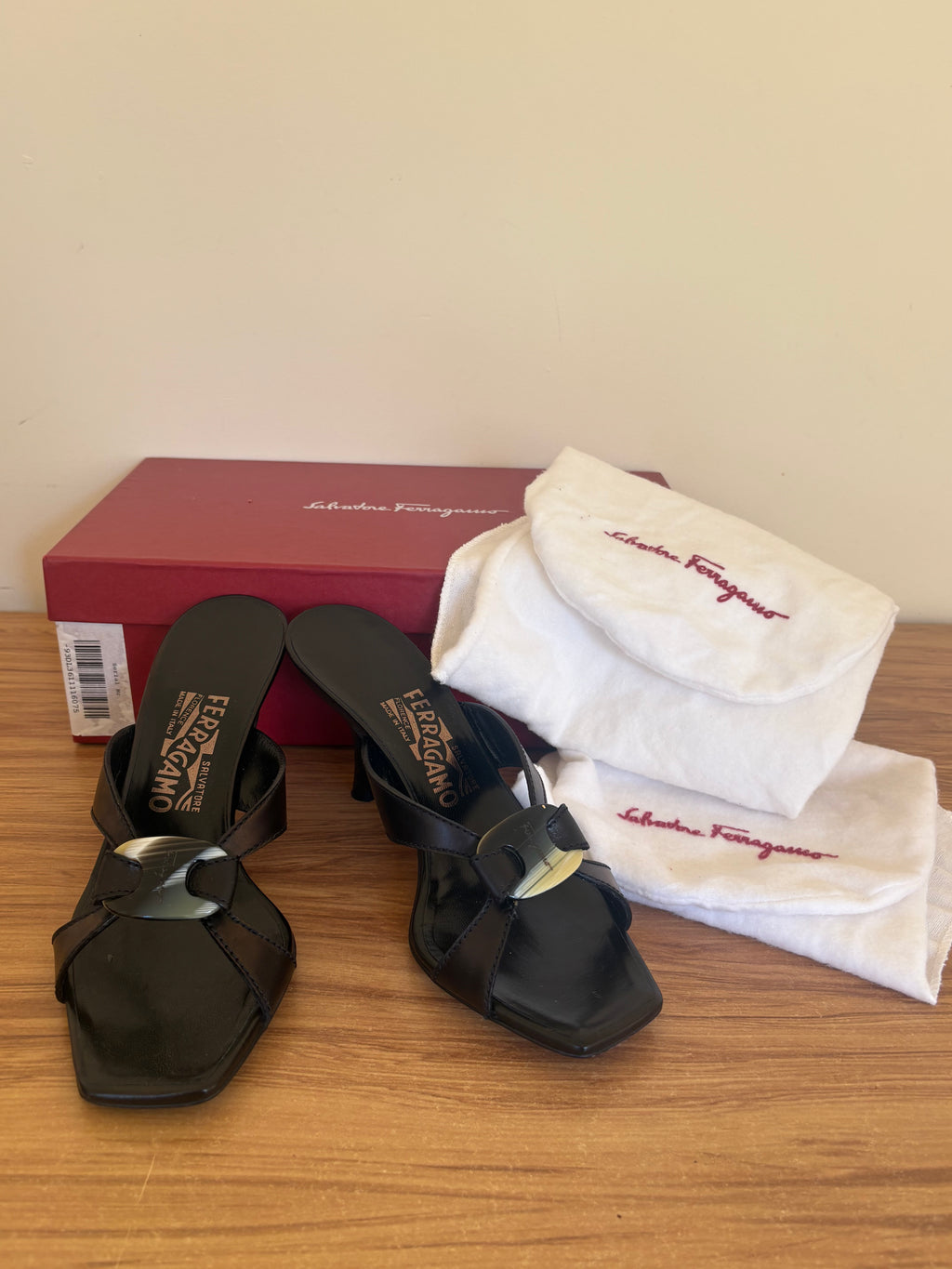 Salvatore Ferragamo Tahiti leather mules (37.5)