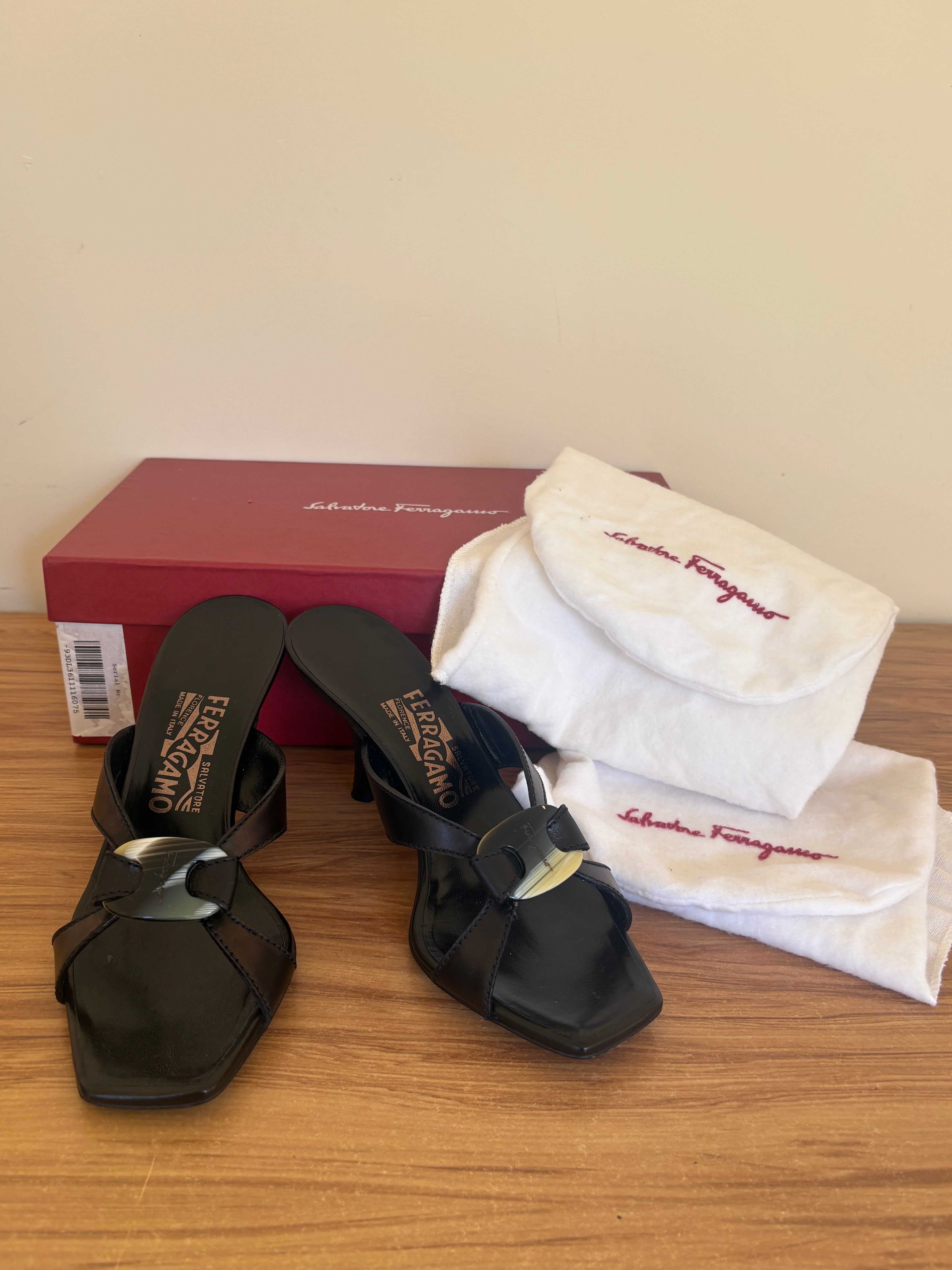 Salvatore Ferragamo Tahiti leather mules (37.5)