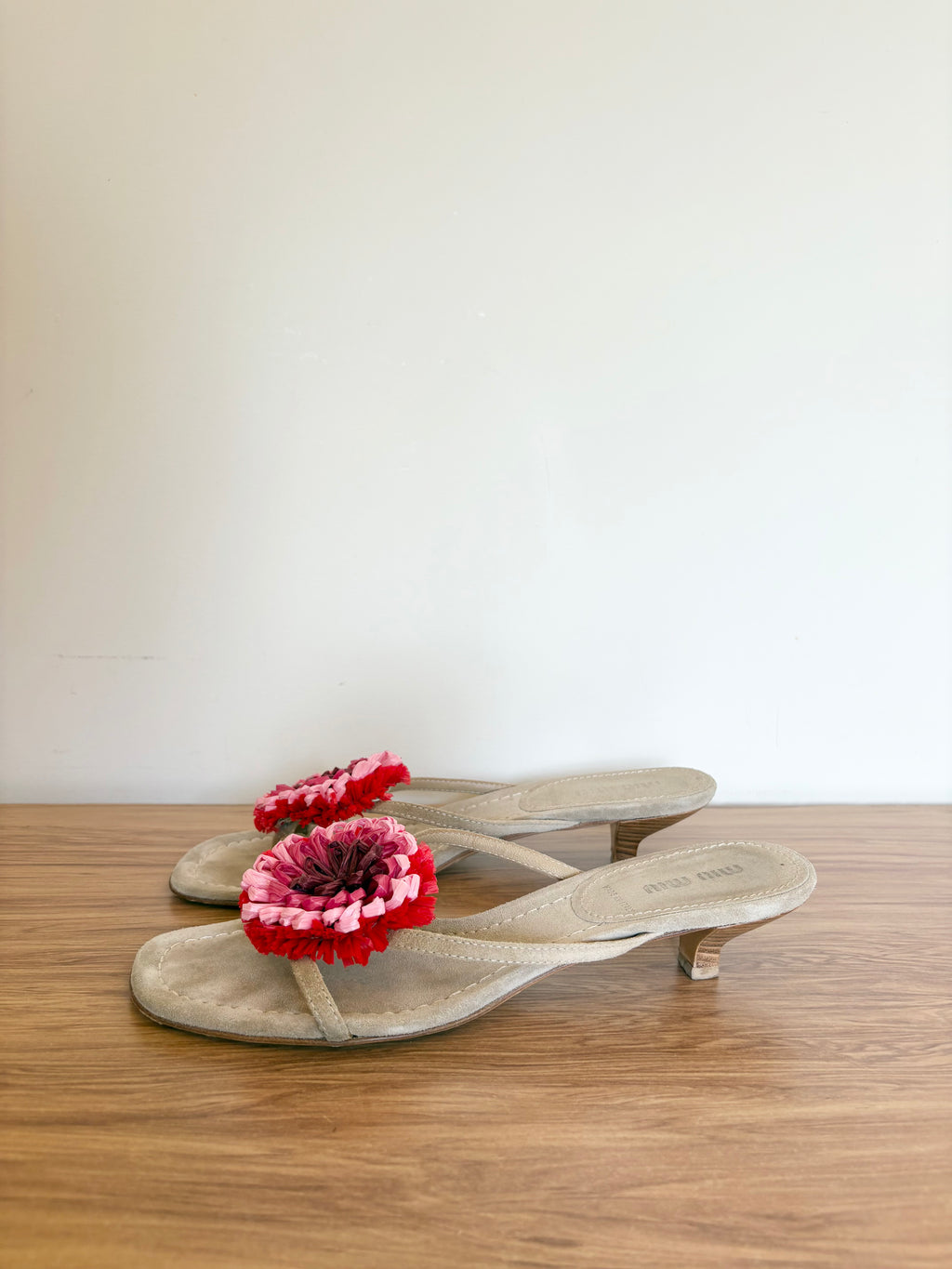 Miu Miu raffia flower thong kitten heels (37.5)