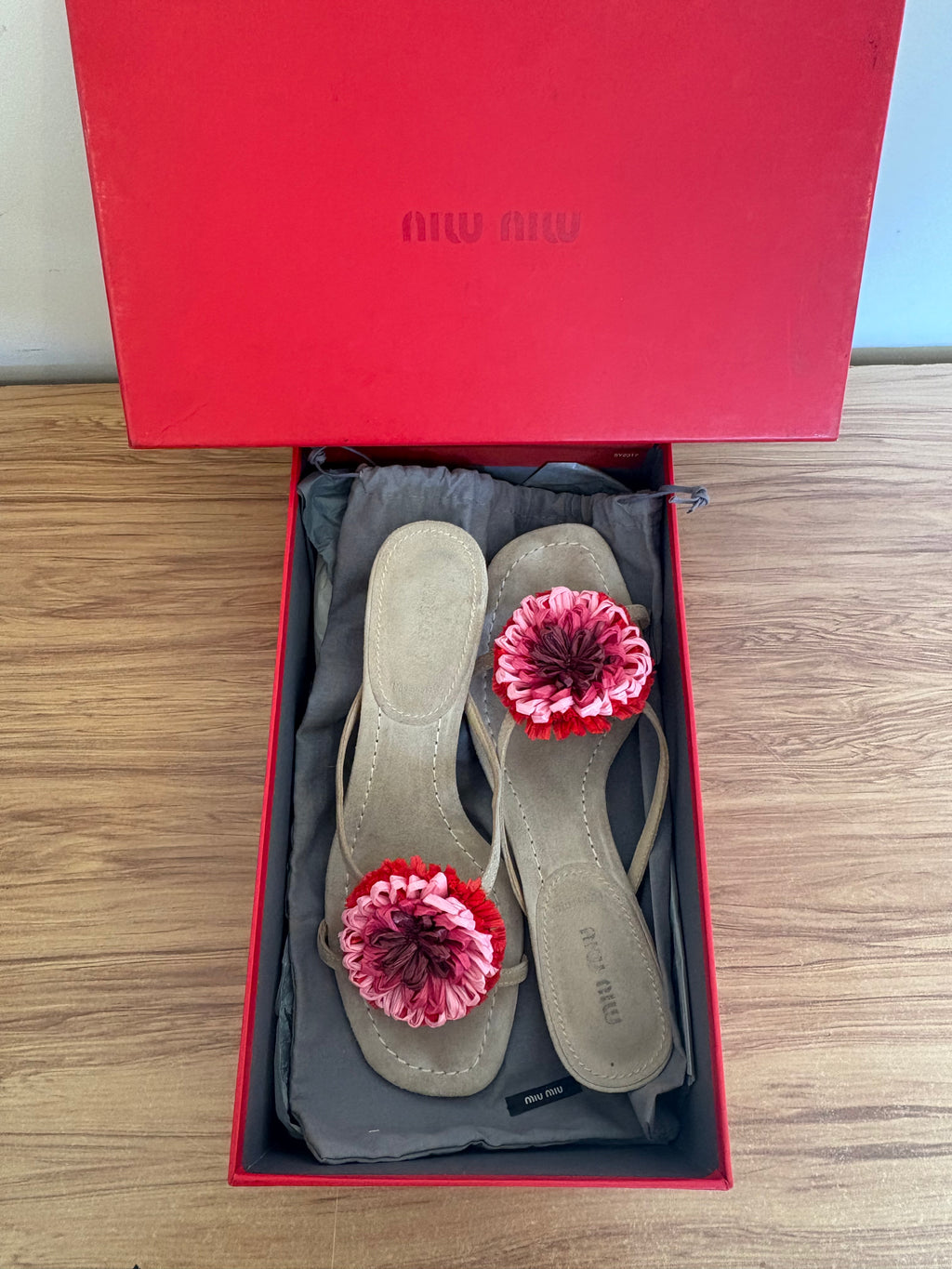 Miu Miu raffia flower thong kitten heels (37.5)