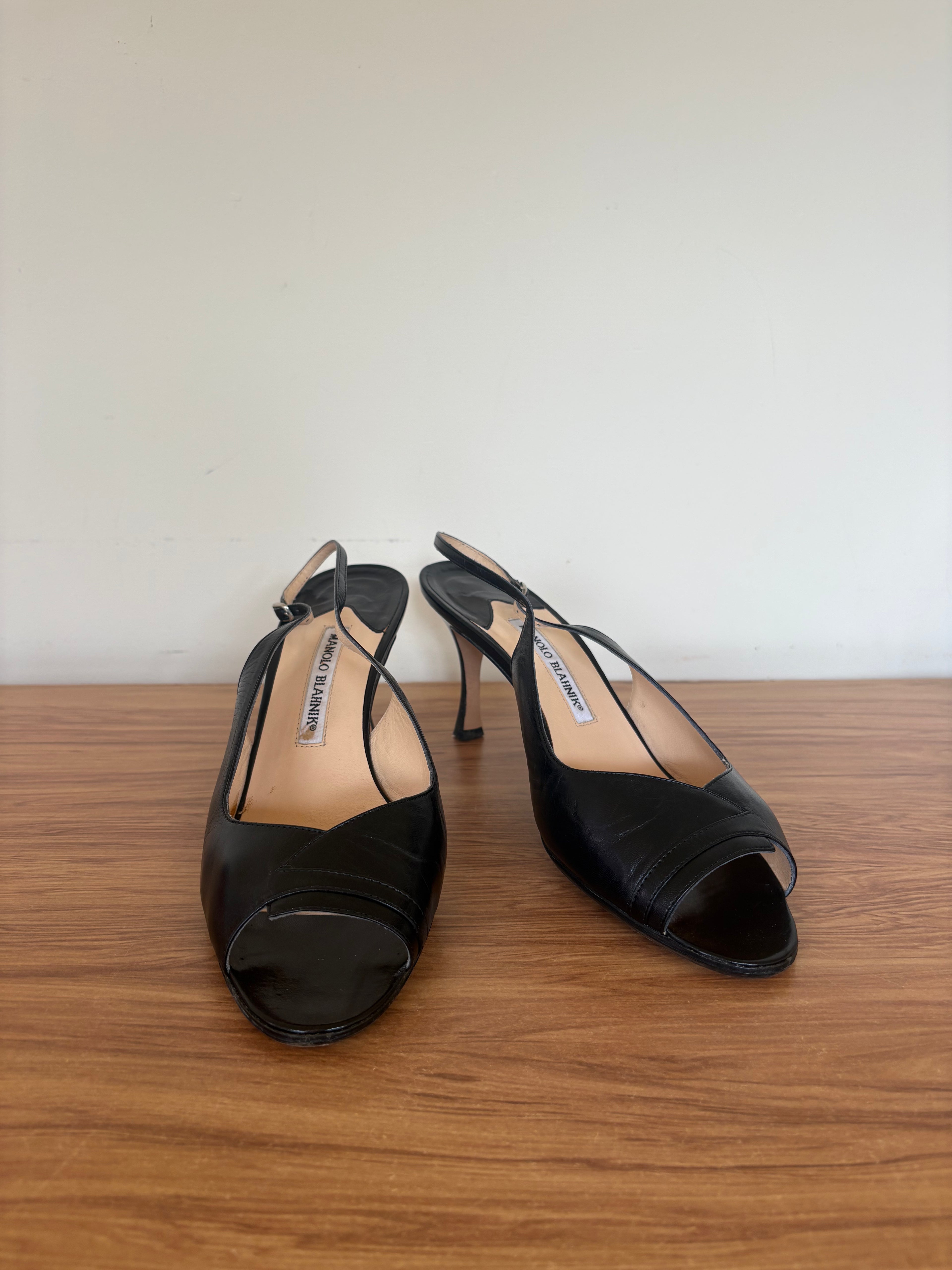 Manolo Blahnik black leather slingback pumps (40)