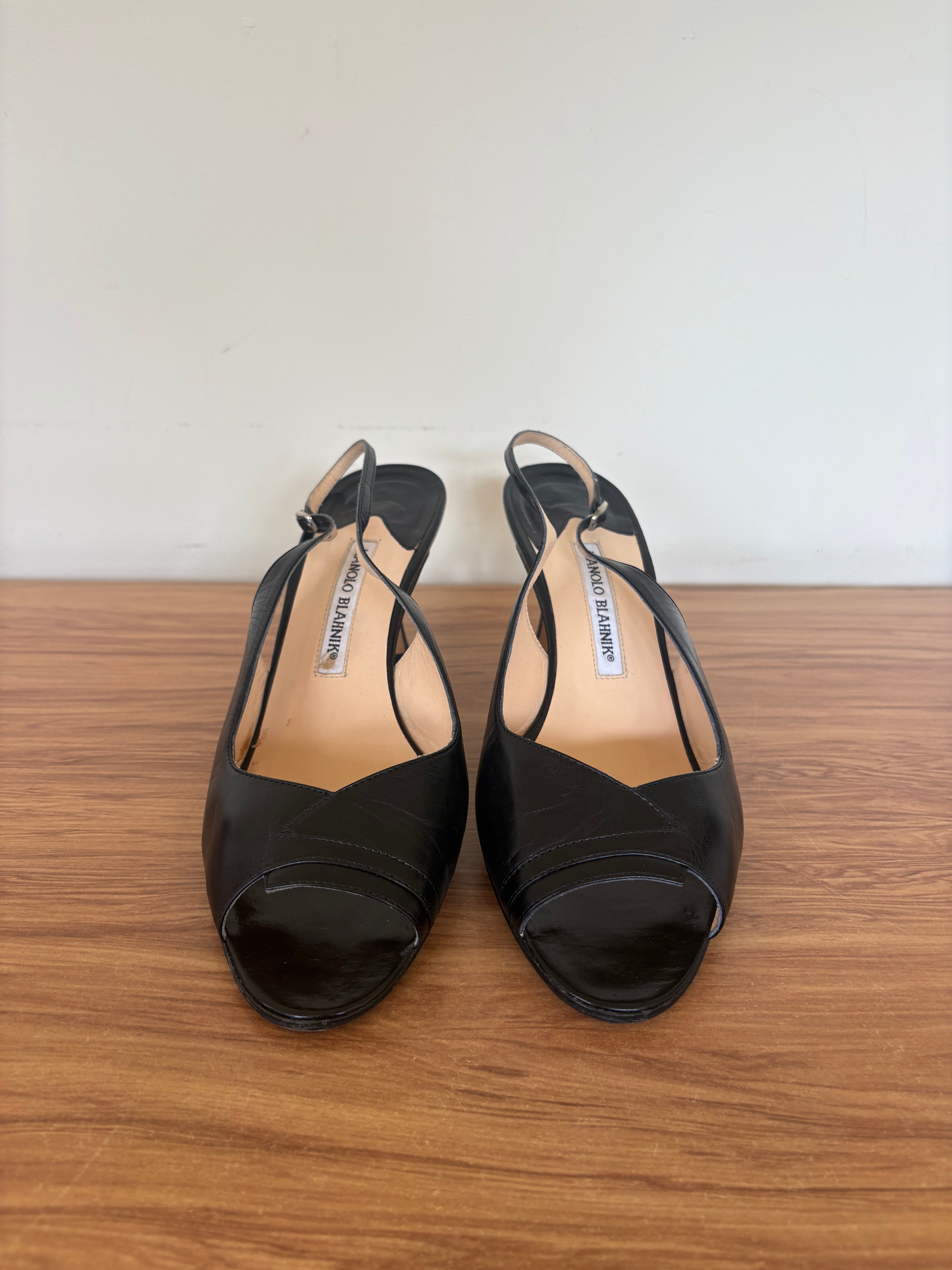Manolo Blahnik black leather slingback pumps (40)