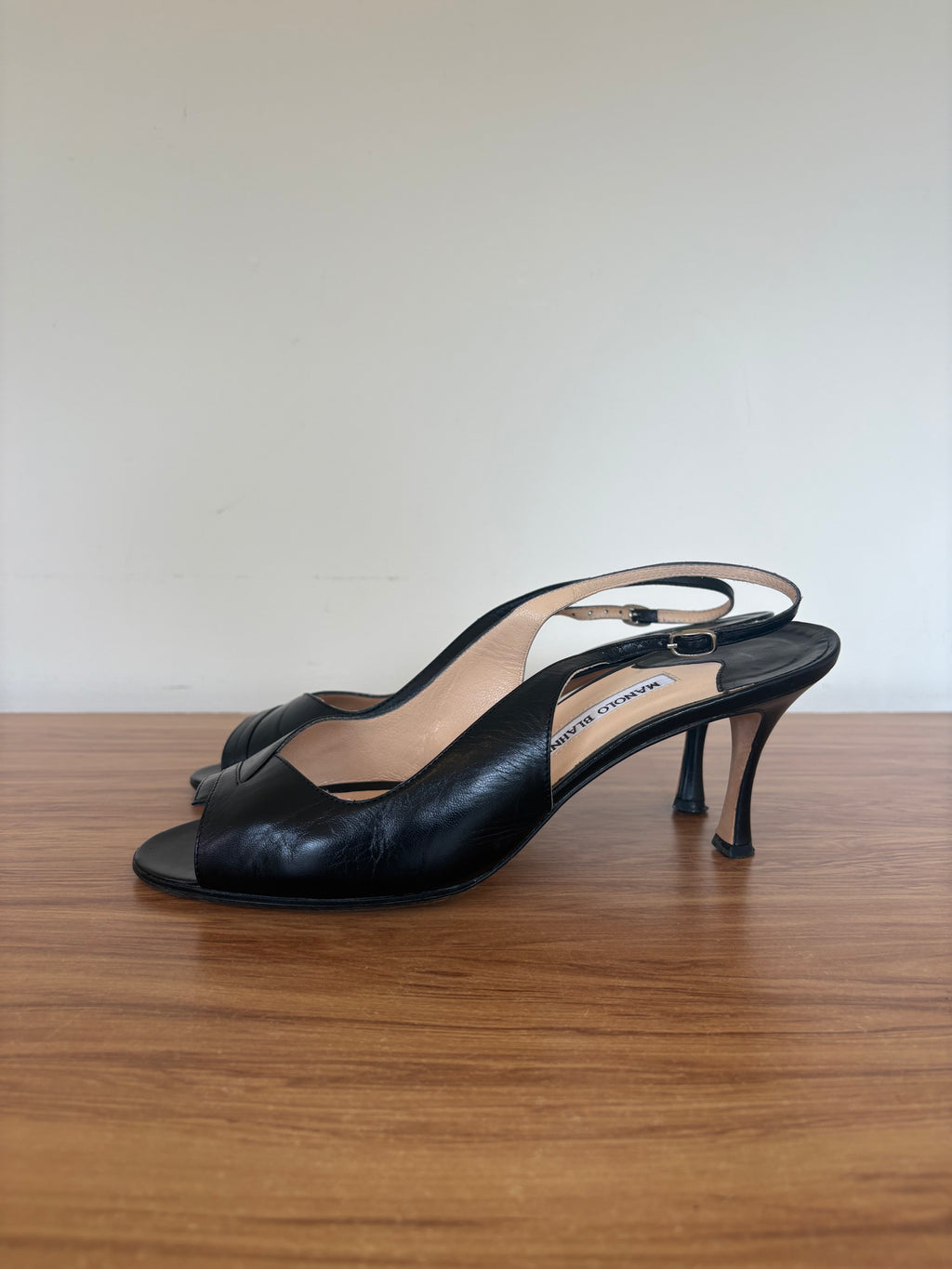Manolo Blahnik black leather slingback pumps (40)