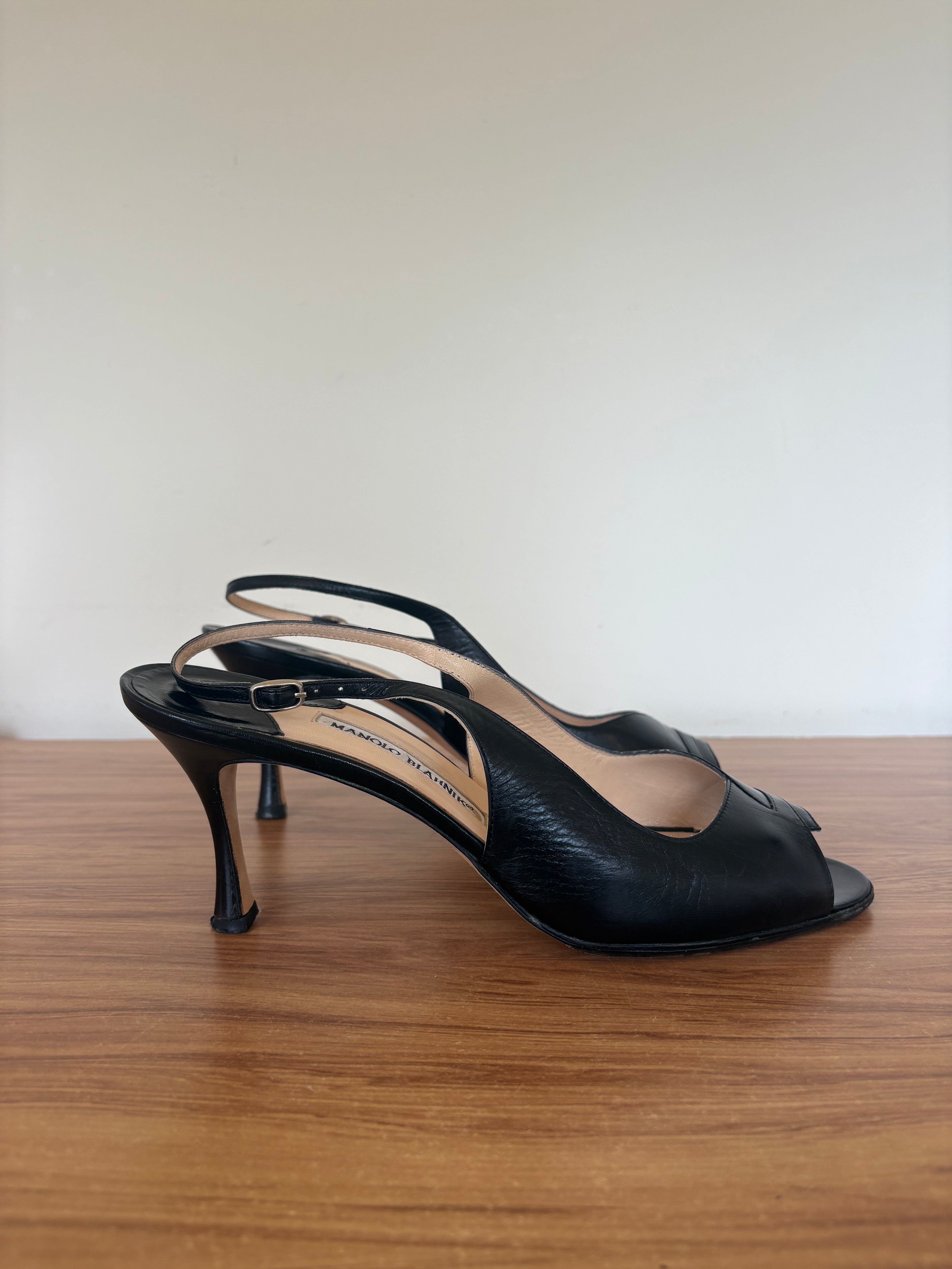 Manolo Blahnik black leather slingback pumps (40)