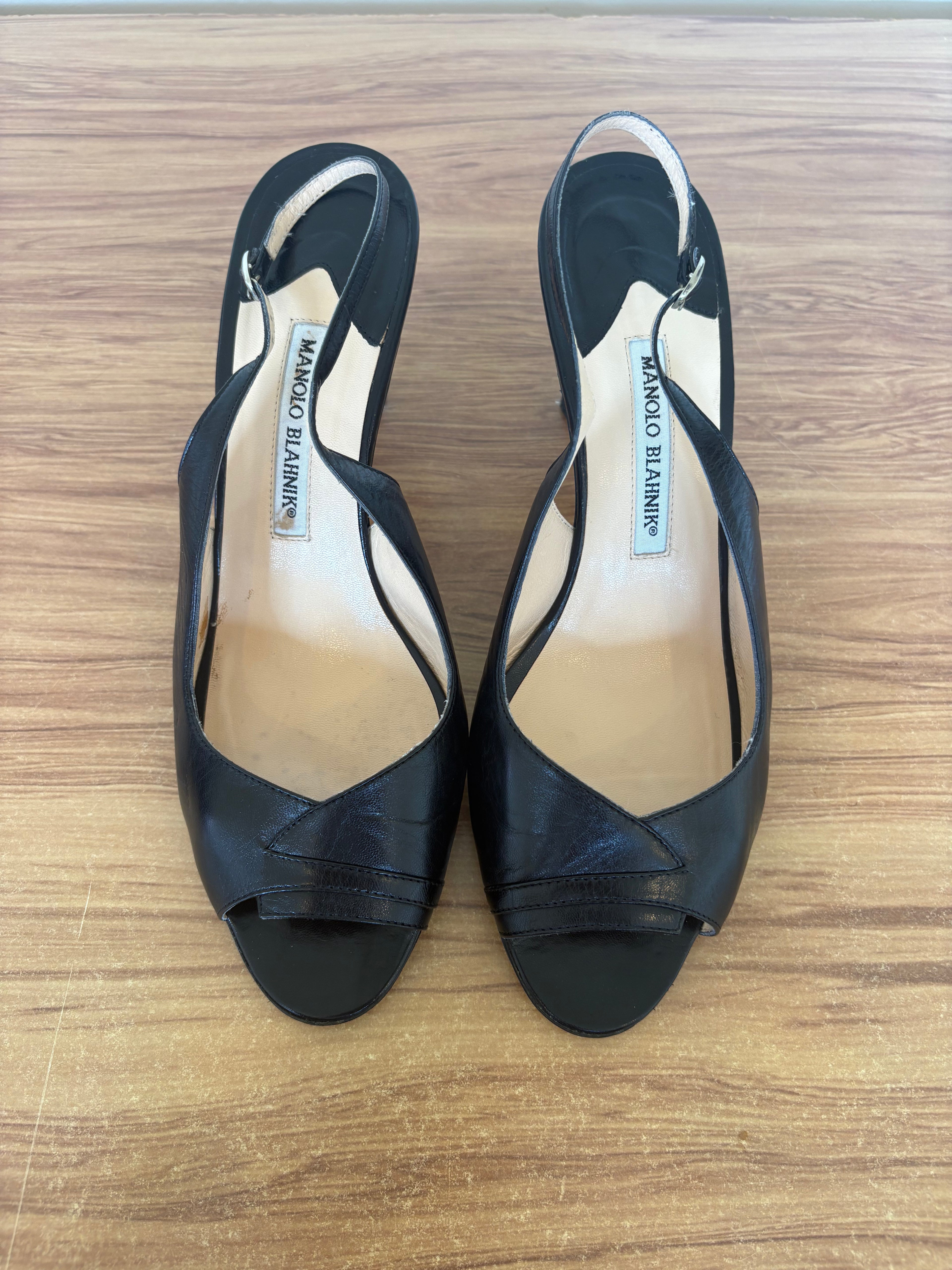 Manolo Blahnik black leather slingback pumps (40)