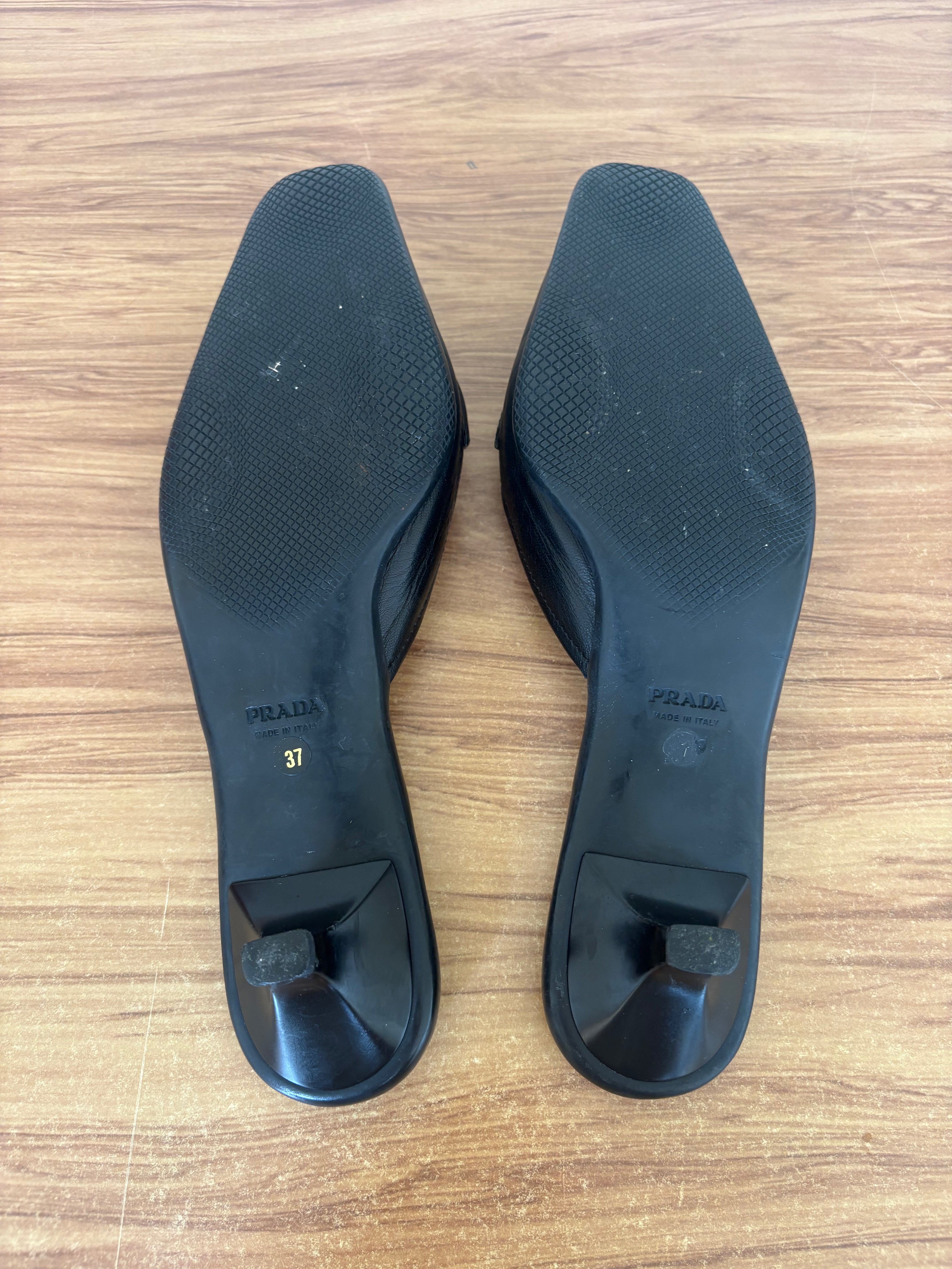Prada sports black leather kitten pumps (37)
